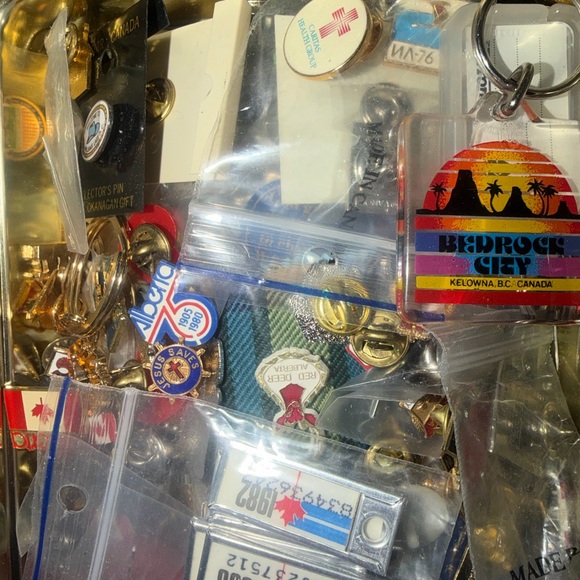 Assorted Electronics Accessories - Picture 2 of 3